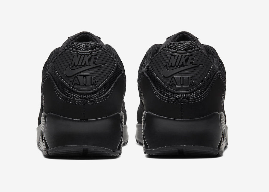 AIR MAX 90 ‘TRIPLE BLACK’