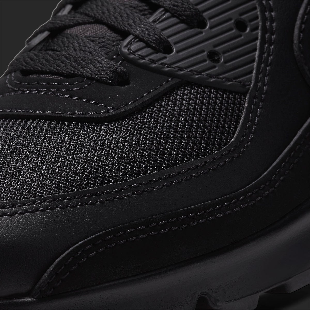AIR MAX 90 ‘TRIPLE BLACK’