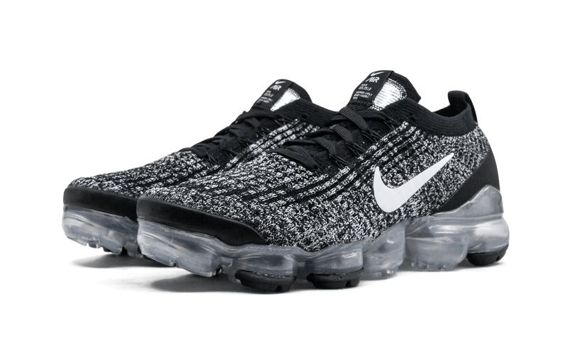 Vapormax flyknit 3 black 2025 and white